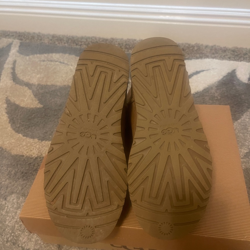 Ugg Mini Bailey Button - image 4